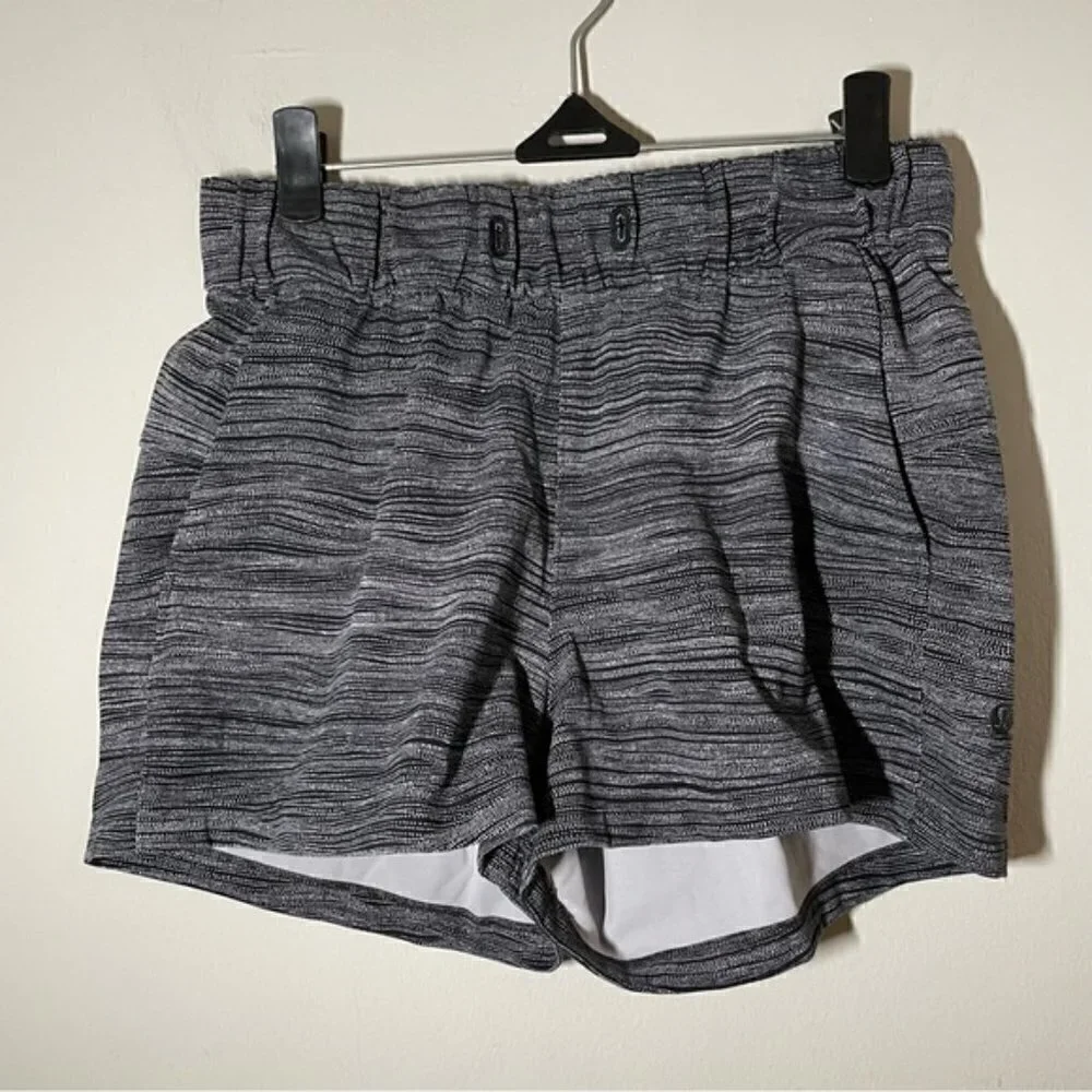 Lululemon On The Fly Short size 4 Bit Point Ice Grey Black